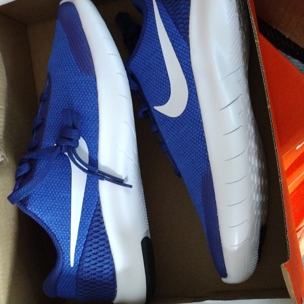 Nike shoes youth